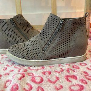 Tan Booties Cat & Jack, size 4